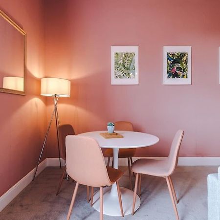 Pink Palace - Central Apartment Chester Dış mekan fotoğraf