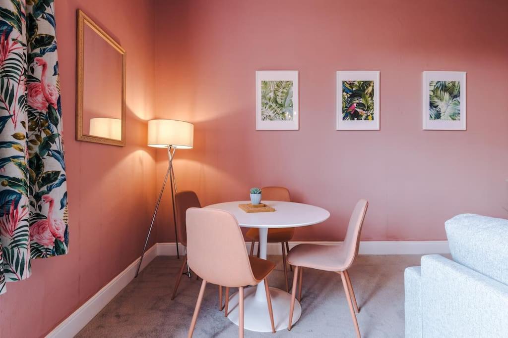 Pink Palace - Central Apartment Chester Dış mekan fotoğraf