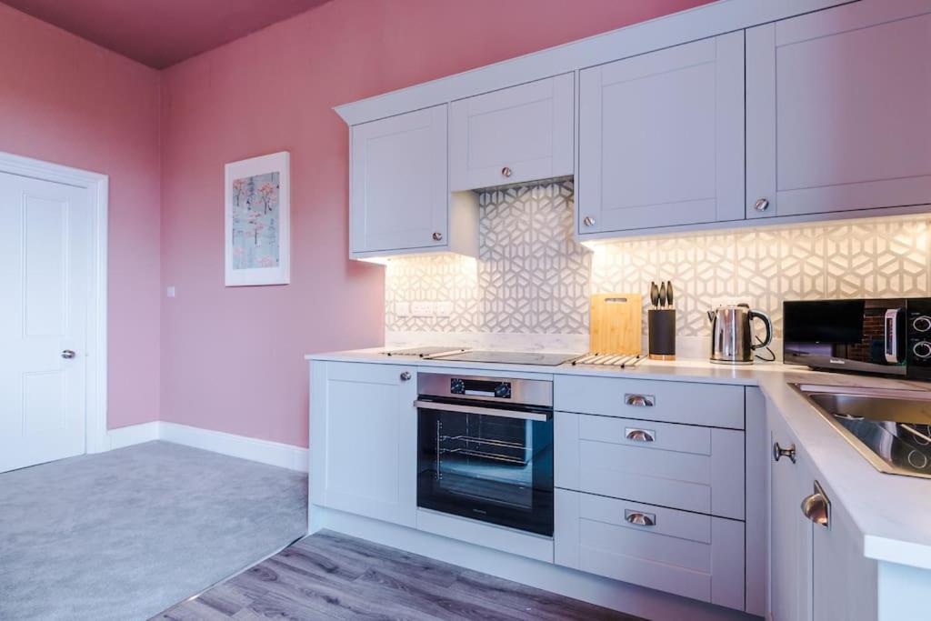 Pink Palace - Central Apartment Chester Dış mekan fotoğraf