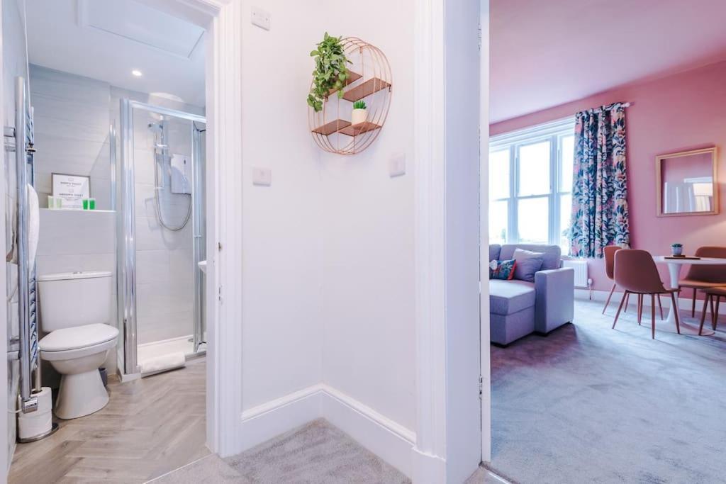 Pink Palace - Central Apartment Chester Dış mekan fotoğraf