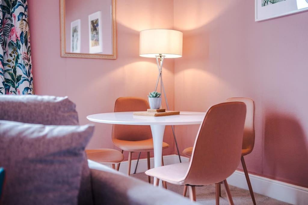 Pink Palace - Central Apartment Chester Dış mekan fotoğraf
