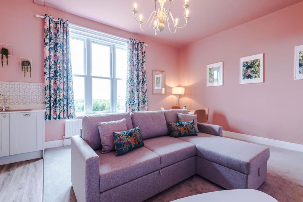 Pink Palace - Central Apartment Chester Dış mekan fotoğraf
