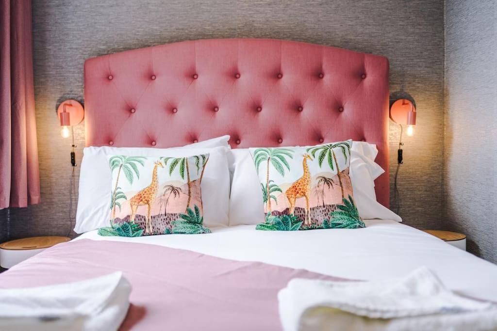 Pink Palace - Central Apartment Chester Dış mekan fotoğraf