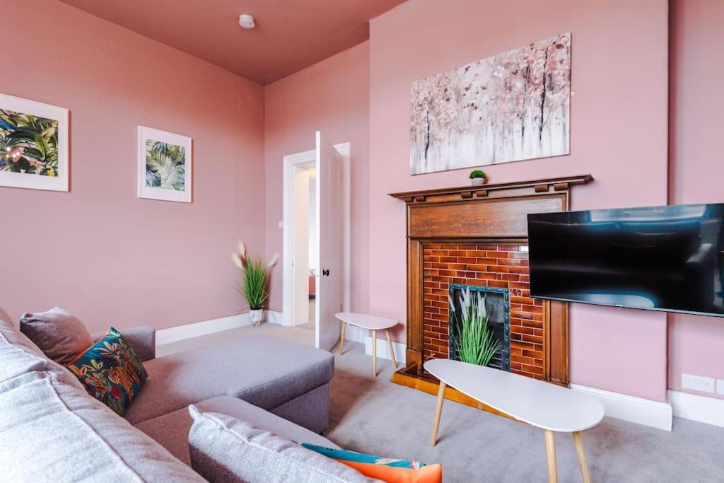 Pink Palace - Central Apartment Chester Dış mekan fotoğraf