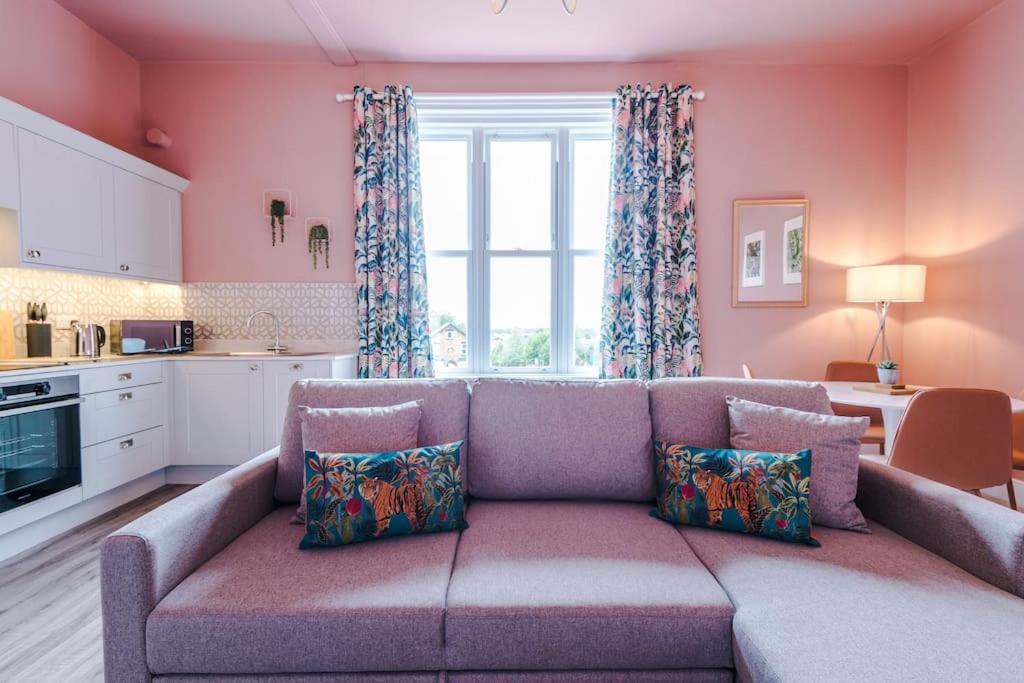 Pink Palace - Central Apartment Chester Dış mekan fotoğraf